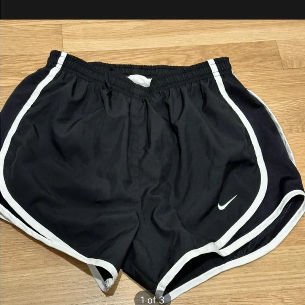 Nike shorts - Picture 1 of 3